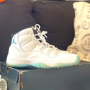 Jordan 11 Legend Blue